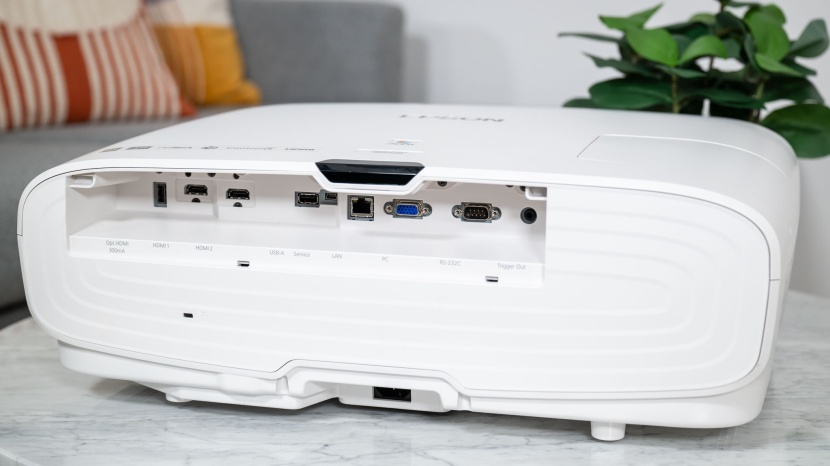epson home cinema 5050ub 4k pro-uhd - this projector has ample ports to connect a multitude of devices.