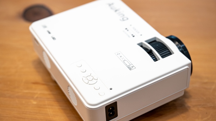 auking mini 1080p - top-mounted projector controls are always preferred.