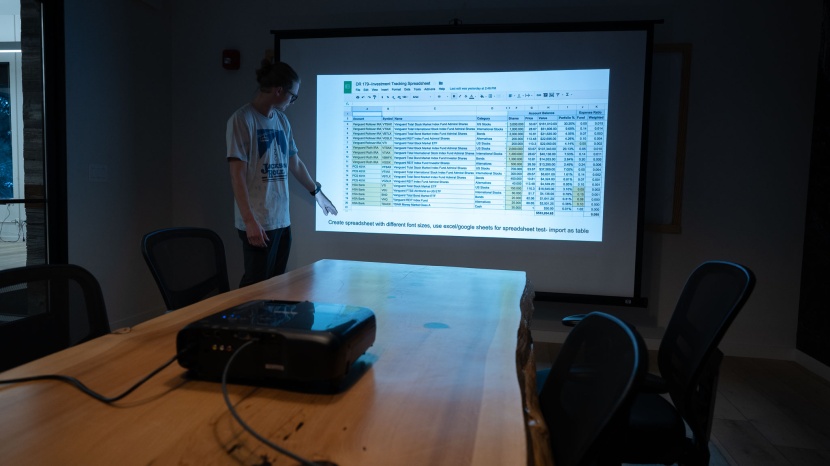 projector - some key characteristics of a great business projector are high...