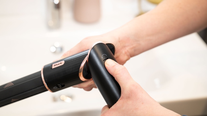 the shark flexstyle turns to accommodate some of its drying...