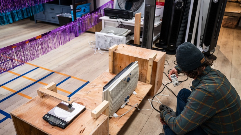 window fan - this makeshift thrust machine, inspired by matthias wandel&#039;s design...