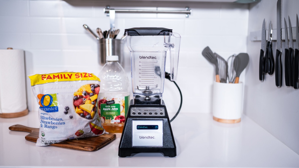 Blendtec Total Classic Review (Simple, reliable, and long-lasting, the Blendtec Total Classic is our top choice for a workhorse blender.)