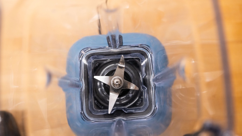 kitchenaid k400 - the asymmetrical blades all stick out at slightly different angles...