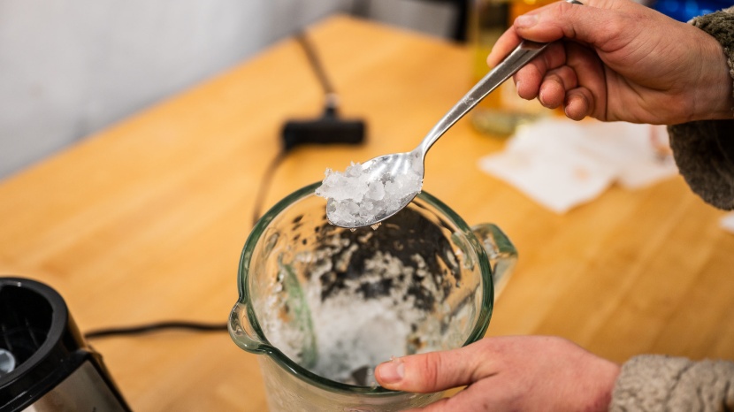 hamilton beach power elite - it broke down ice cubes into smaller bits, but the heat generated by...