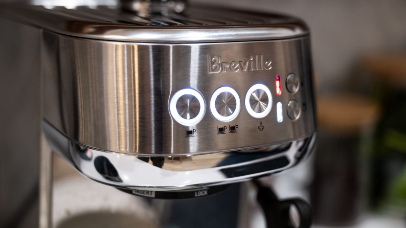breville bambino plus - highlighting this machine&#039;s non-made-to-order interface.
