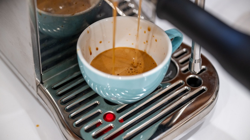 breville bambino plus - using the auto function to pull a single shot. the crema wasn&#039;t...