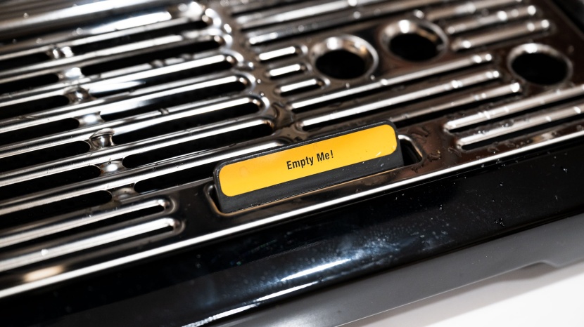 empty it everyday if you want to or wait for it to tell you when...