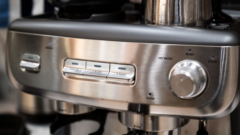 calphalon temp iq - the iq&#039;s control panel is sleek, modern, and easy to use and...