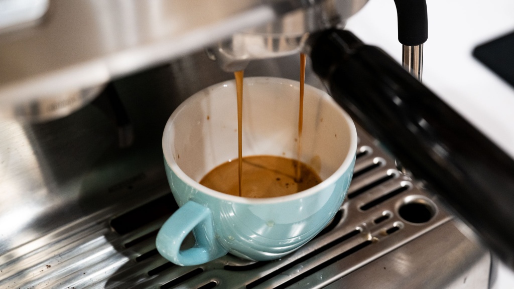 calphalon temp iq - pulling our first shot with the temp iq.