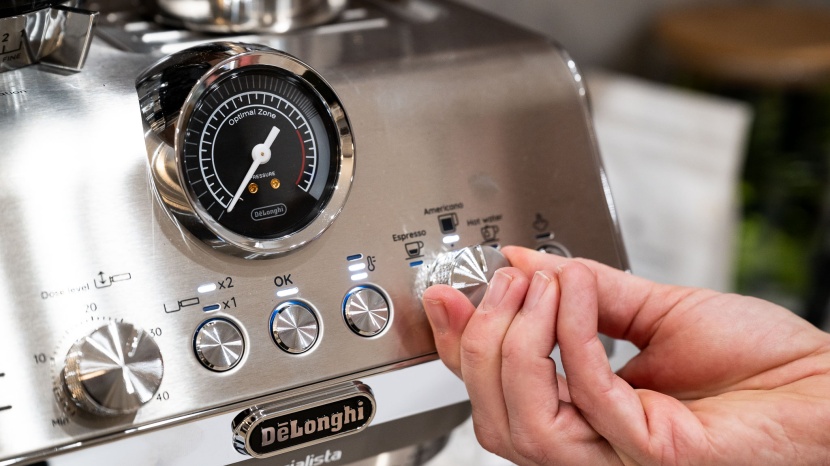 de&#039;longhi la specialista arte - showing off one of our favorite dials: simply turn for espresso...