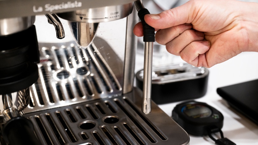 de&#039;longhi la specialista arte - the specialista&#039;s magic wand. its steaming system is a little slow...