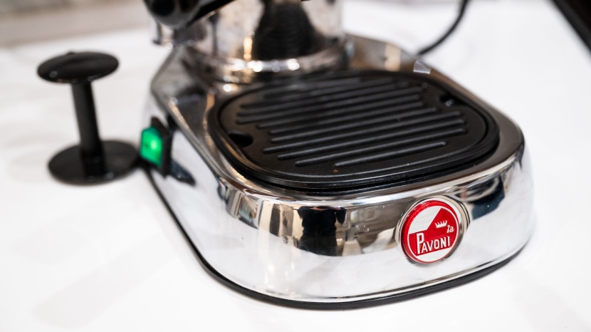 la pavoni - at just 4 ounces, the drip tray is quite small and somewhat shallow...