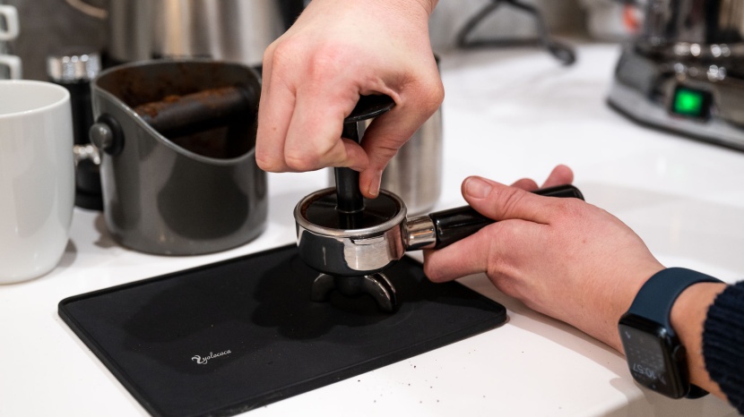 la pavoni - putting our &quot;tamp&quot; of approval on this machine&#039;s ability to produce...