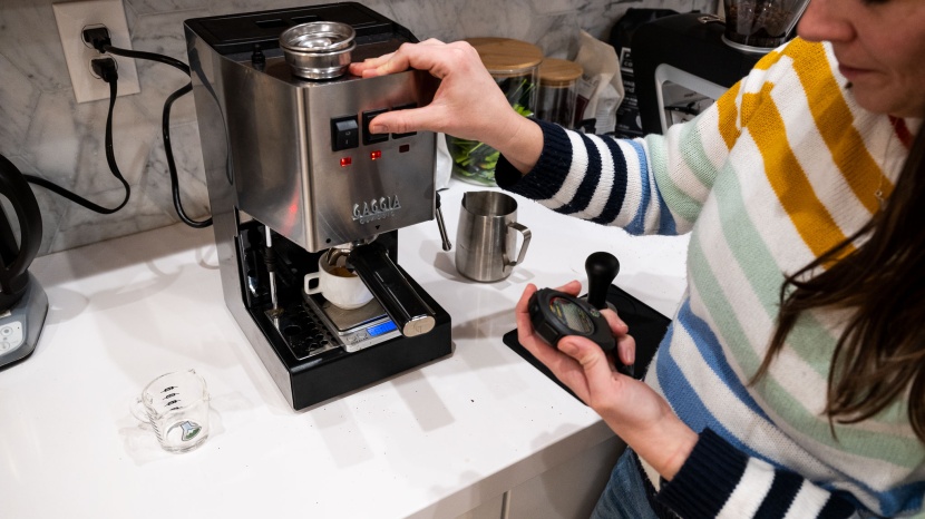 gaggia classic evo pro - ready, set, go. using a stop watch to time the evo pro&#039;s brewing...