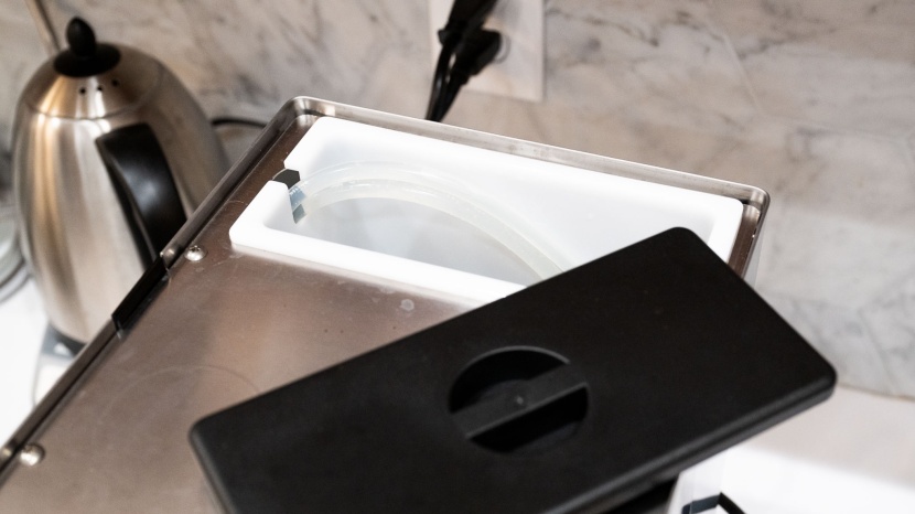 rancilio silvia - checking the water tank to see if it needs a refill. it holds a lot...