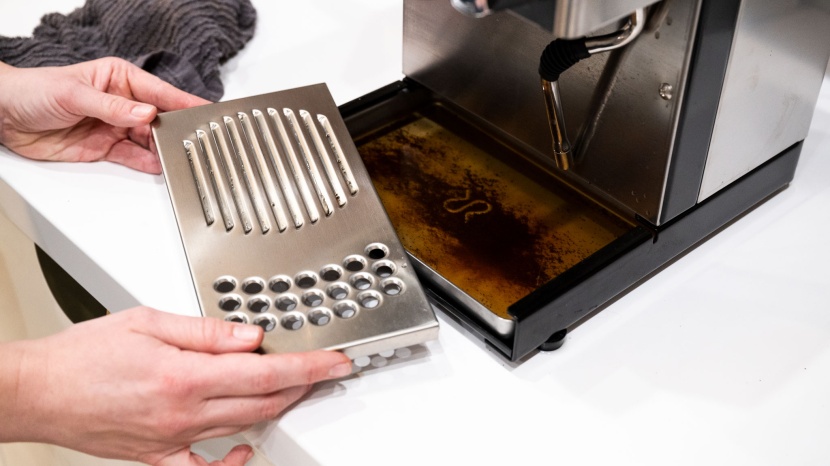 rancilio silvia - emptying the drip tray for the third time in two days. it&#039;s small...