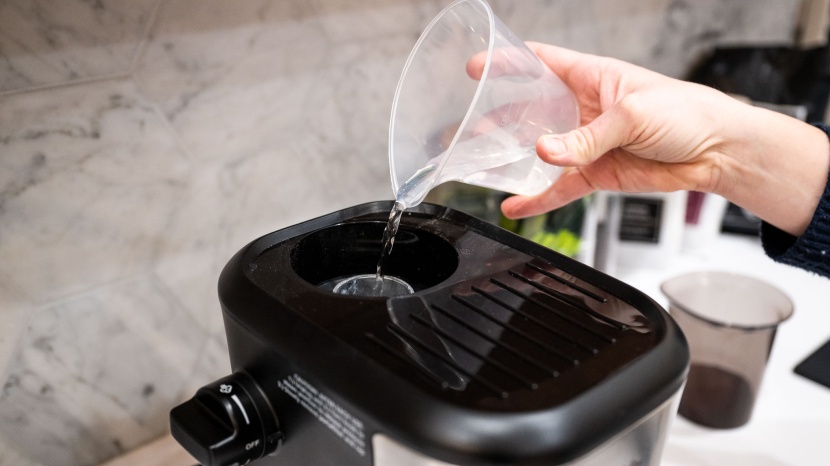 mr. coffee 4-shot steam espresso - we like that this machine doesn&#039;t require special descaling supplies.