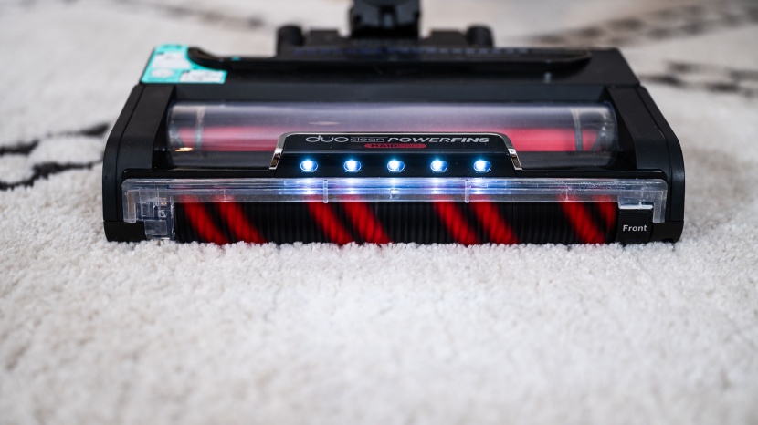 shark stratos cordless - the tall front head lets this cleaner head roll right over big...