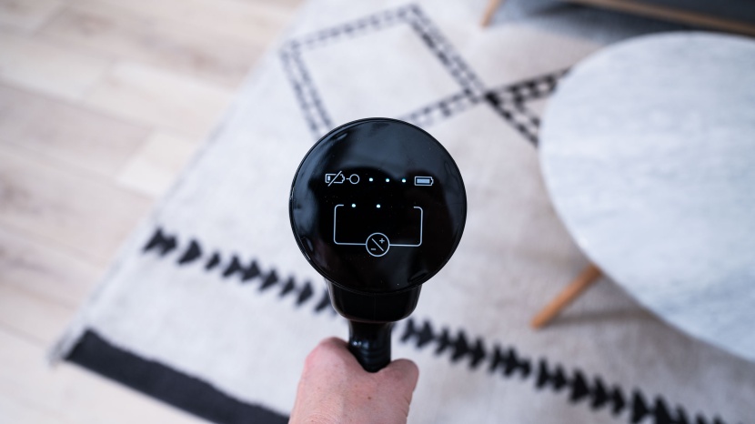 bissell cleanview xr - the display shows you an approximate battery life indicator.