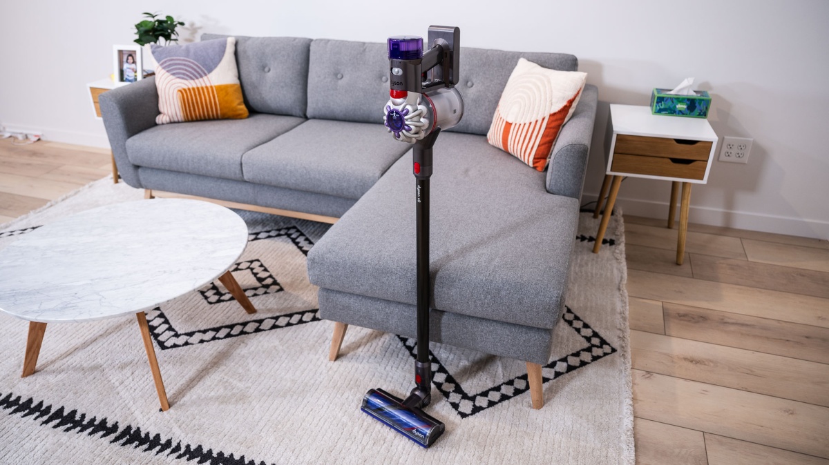 Dyson V8 Review (Maneuverability is important in most living rooms.)