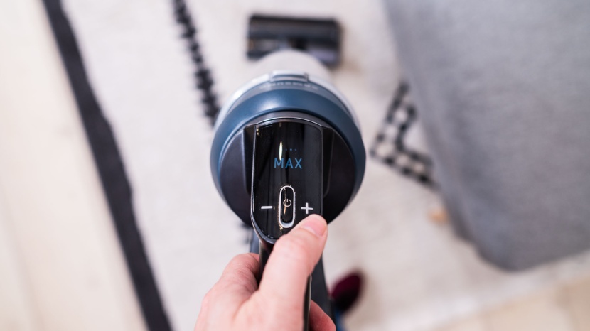 the samsung bespoke jet has multiple settings: min, mid, max and jet.