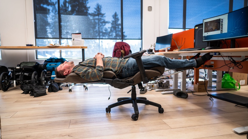 dowinx retro series ls-6689s - if you unlock the tilt, you can hit a truly steep recline for deep...