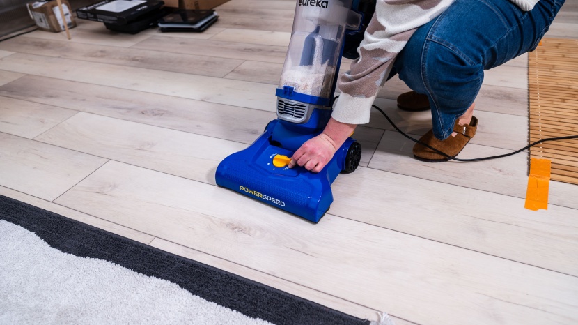 eureka powerspeed - the manual floor nozzle height adjustment knob is easy to turn, but...