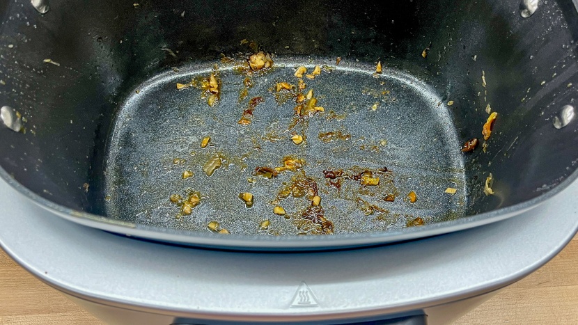 ninja foodi possiblecooker pro 8.5-quart - this unit is non-stick, which luckily helps the food slide right off...