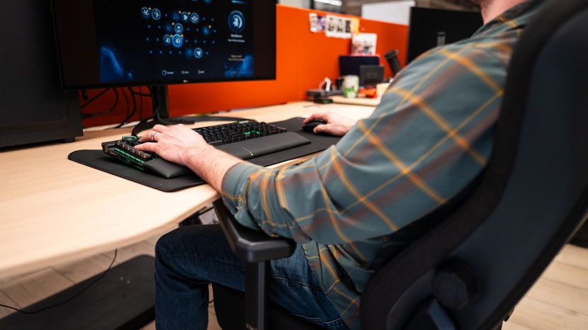 andaseat kaiser 3 - highly adjustable armrests feature the ability to rotate and have a...