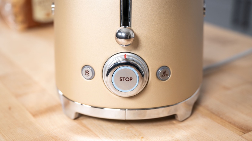 smeg 2-slice - the smeg interface is sleek and easy to use.