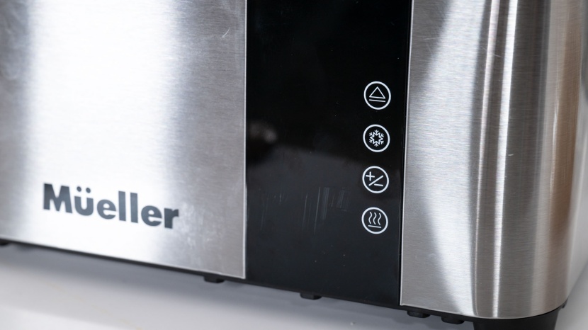 mueller ultratoast 4 slice - the touchscreen is sleek looking and easy to clean, but can be a bit...