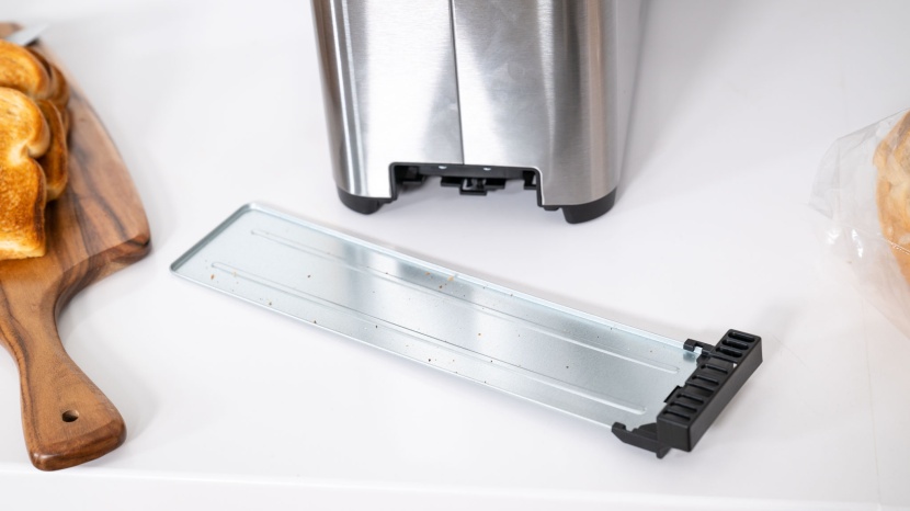 mueller ultratoast 4 slice - the crumb tray has minimal walls on the side, but we like that it...