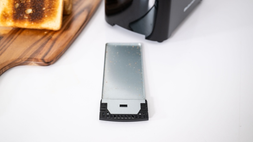 elite gourmet ect-3100 - the slide-out crumb tray is easily accessible and works well.