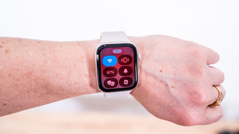 apple watch se - apple has loaded this watch, like all others, with a complete and...
