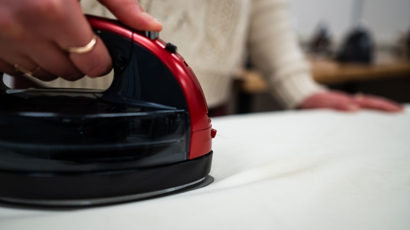 panasonic cordless advanced ceramic - this iron has a slight detailing taper at each end, which is handy...