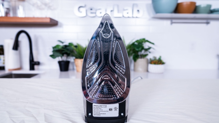 rowenta pro master xcel dw8360u1 - a look at the pro master's soleplate and the distinct tip design...