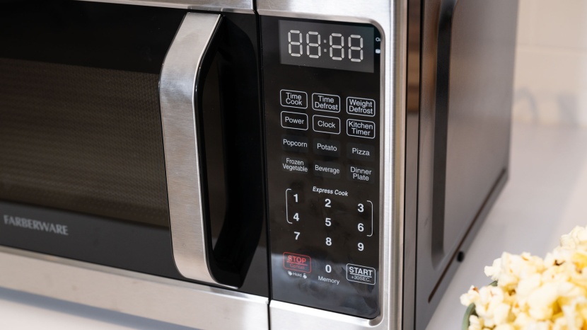 farberware 700w 0.7 cu ft - i appreciate the array of included presets and quick buttons.