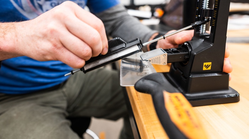 knife sharpener - despite all appearances, the precision adjust just isn&#039;t that large...