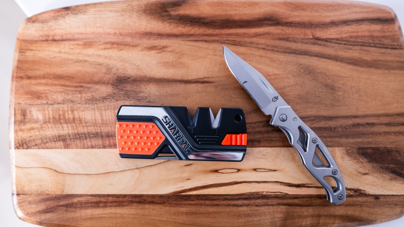 the sharpal 101n is a solid pocket-sized option for smaller knives...