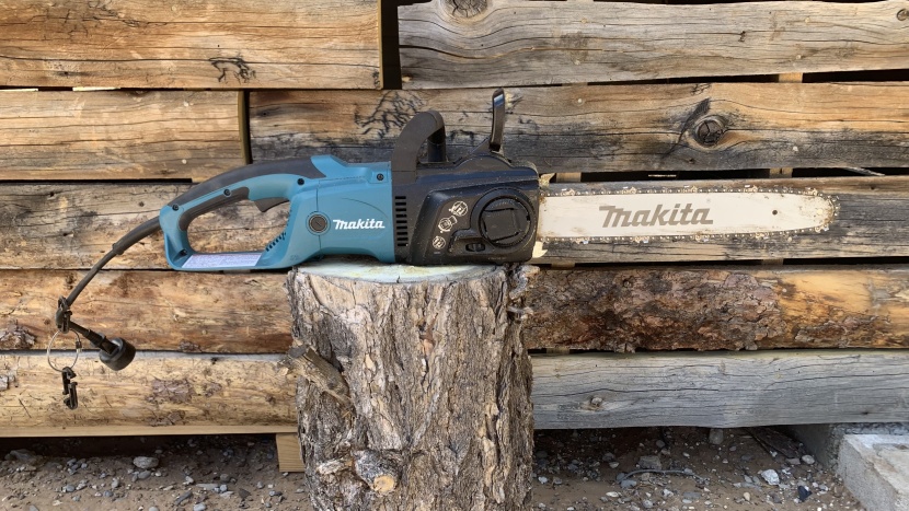 chainsaw - the makita uc4051a chainsaw delivers powerful cutting performance...
