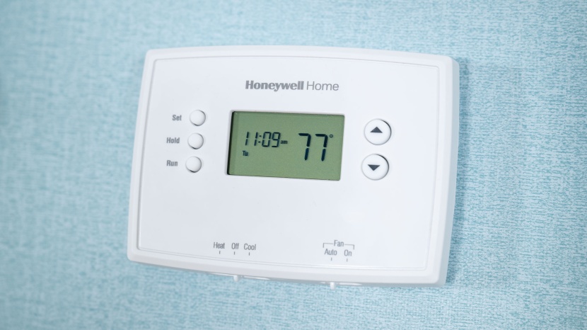 honeywell home rth2300b 5-2 day programmable - the rth2300b 5-2 day programmable is a basic thermostat by today&#039;s...