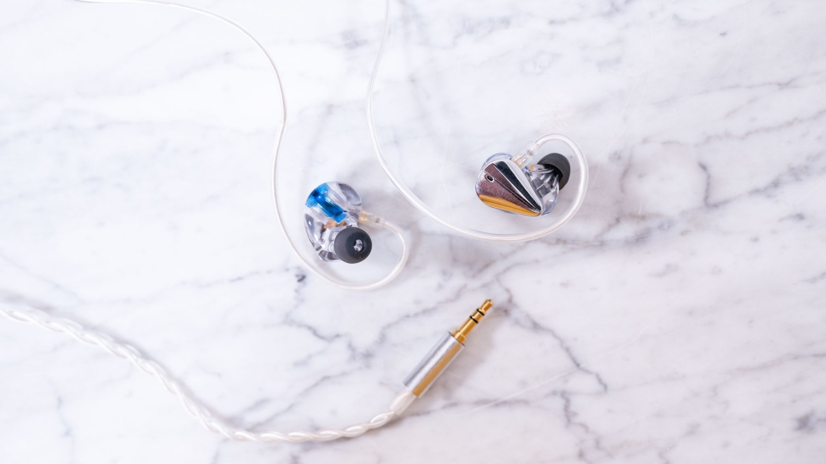 Moondrop Blessing 3 Review (Though the ear tips sit deep in the ear canal, the bass was still lacking.)