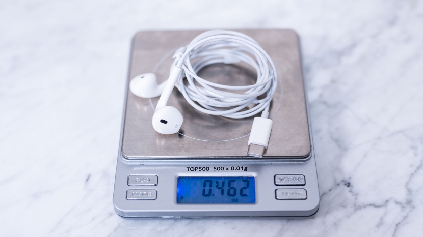 apple earpods - usb-c - the overall package here leaves a lot to be desired.