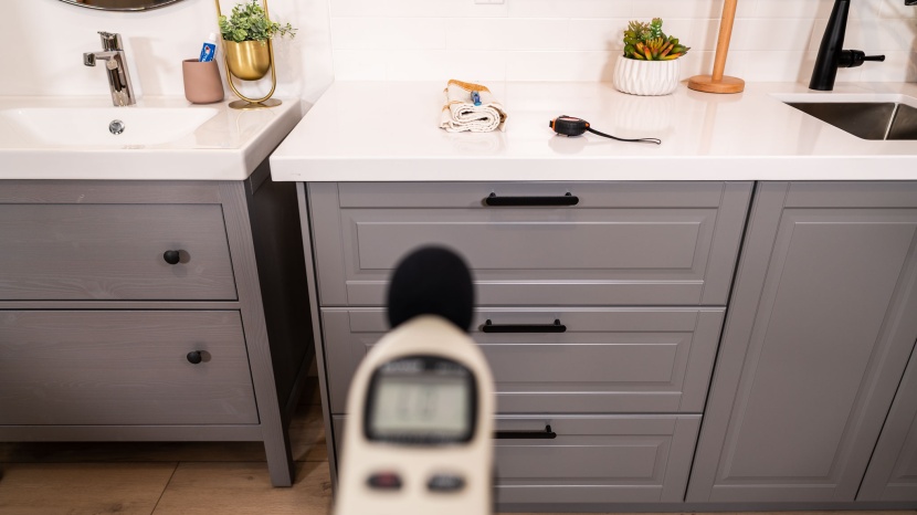 colgate 360 total advanced floss-tip - testing how loud the colgate 360 total advanced floss-tip toothbrush...