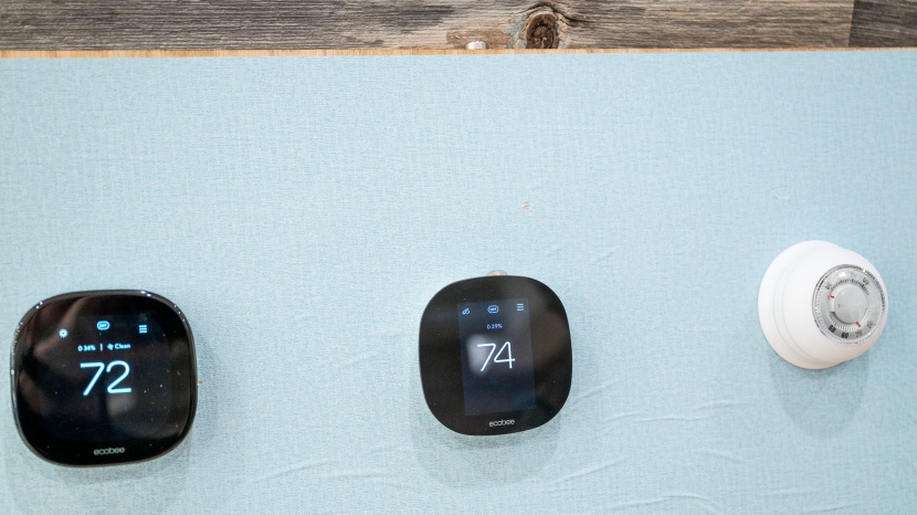 ecobee3 lite - see the difference in screen size and resolution on these two...