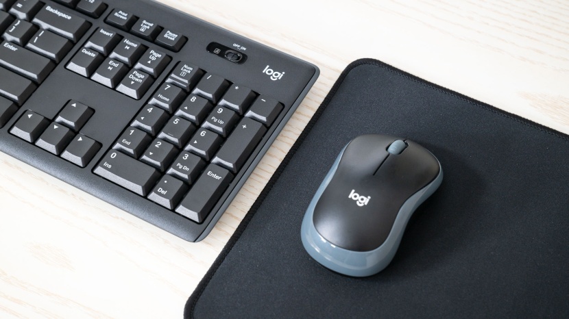 keyboard - we were impressed that for under $30, the mk270 offers both a...