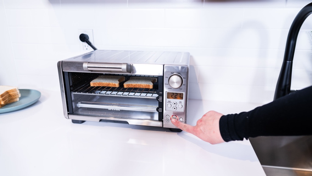 breville mini smart oven - the breville mini smart oven takes up minimal counter space.