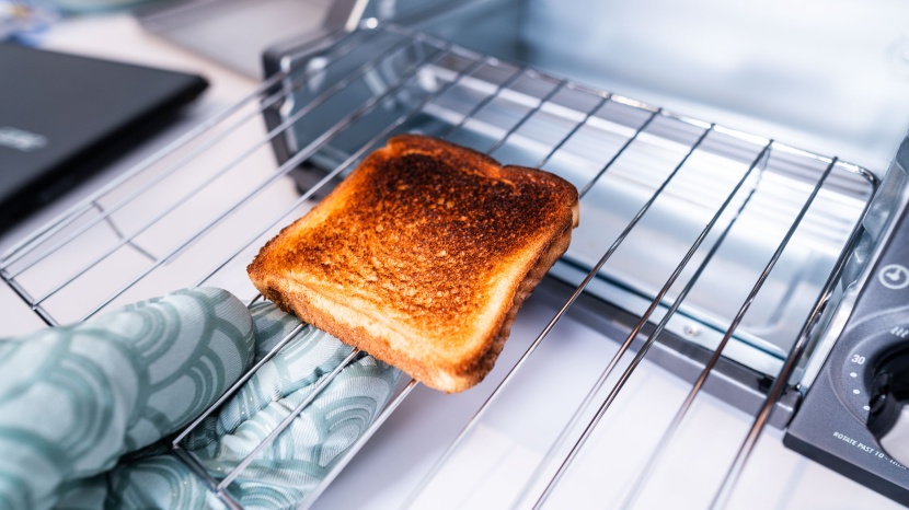 hamilton beach easy reach 4-slice - we easily noticed that the 4-slice tends to be hotter on one side...