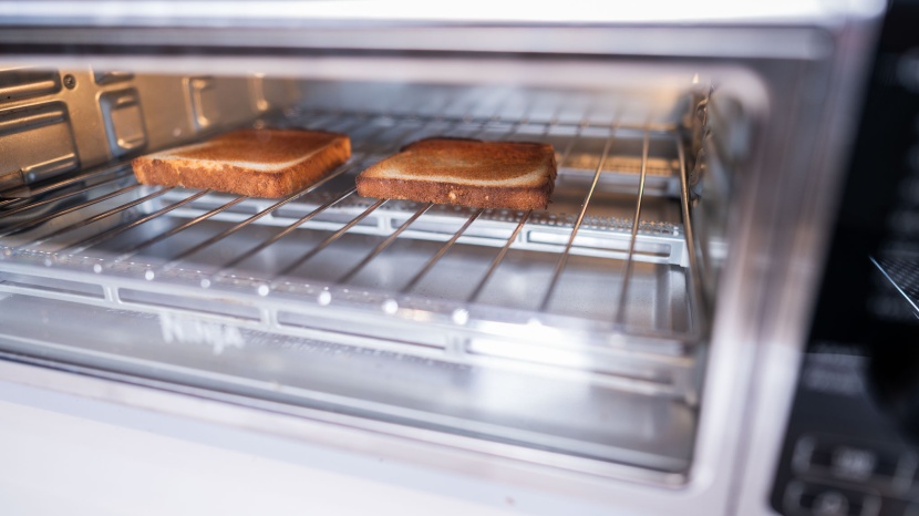 ninja foodi digital oven - the ninja foodi consistently made evenly browned toast.