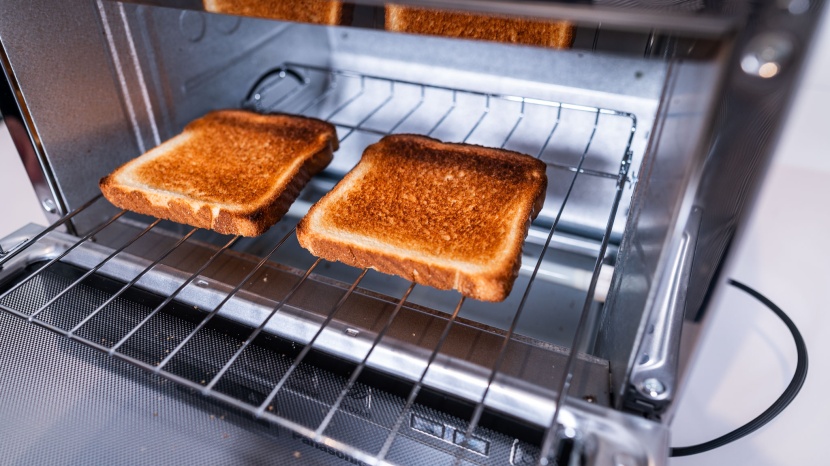 the flashxpress makes toast super fast, hence the name.